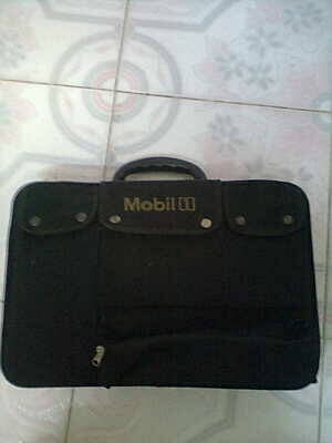 กระเป๋าเดินทางหรือใส่เอกสาร