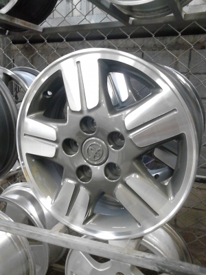 แม๊กเดิมๆ ขอบ 15 ขนาด 5 รู ของ วีโก้  ชุด 4 วง TEL.081-427-3941