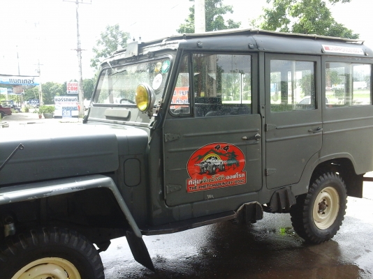 อยากขายจิ๊ป5ประะตูครับไม่มีคนขับ