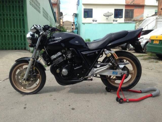 CB 400 มีให้เลือกหลายคัน 59000 บาท รับซื้อขายแลกเปลี่ยนครับ