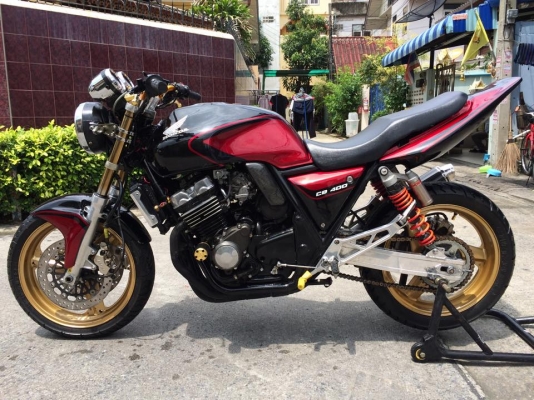 CB 400 มีให้เลือกหลายคัน 59000 บาท รับซื้อขายแลกเปลี่ยนครับ