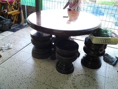ขายโต๊ะกลมไม้มะค่า 49 นิ้ว ลายสวย มือสอง ขายโต๊ะกลมไม้มะค่า 49 นิ้ว ลายสวย มือสอง