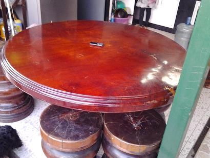 ขายโต๊ะกลมไม้มะค่า 49 นิ้ว ลายสวย มือสอง