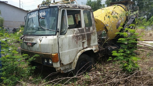 6ล้อโม่ปูน2คัน(ขาย450000) 168แรง 165แรง HINOกับISUZU  โม่2คิวและ2.5คิว จอดทิ้งไว้2ปี เล่ม ม.79 ไว้