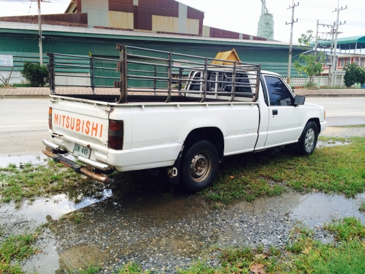 ขาย มิตชู ไซโคลน  ปี 1994. มีแอร์. เครื่องดี. คัสซีดี.   ฝาท้ายผุ  สภาพตามรูป.