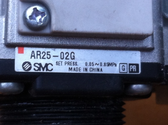 ชุดจ่ายละอองน้ำมันยี่ห้อ SMC เข้าระบบพร้อมชุดปรับแรงดันเพื่อการหล่อลื่นและเลียงระบบการทำงานของอุปกรณ์ลมต่างๆ