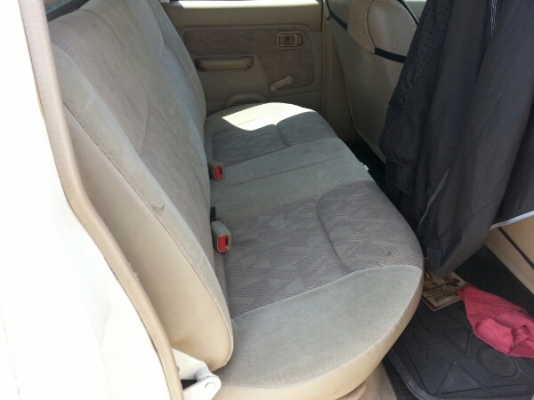 กะบะ ฟอนเทีย ปี03 เกียร์ธรรมดา 4 ประตู