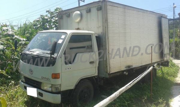 รถบรรทุกตู้แห้ง TOYOTA 6 ล้อ รุ่น DYNA300 พร้อมใช้งาน รถบรรทุกตู้แห้ง TOYOTA 6 ล้อ รุ่น DYNA300 พร้อมใช้งาน