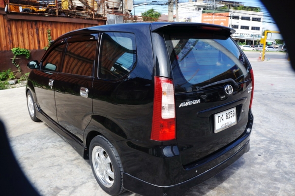 TOYOTA AVANZA ปี 2005 AUTO เบาะหนัง ล้อ MAX เครื่องเสียง 1 ชุด เครื่อง ช่วงล่างดี แอร์เย็น สภาพเบาะสวย ภายในสะอาด รถพร้อมใช้งาน จัดไฟแนนได้