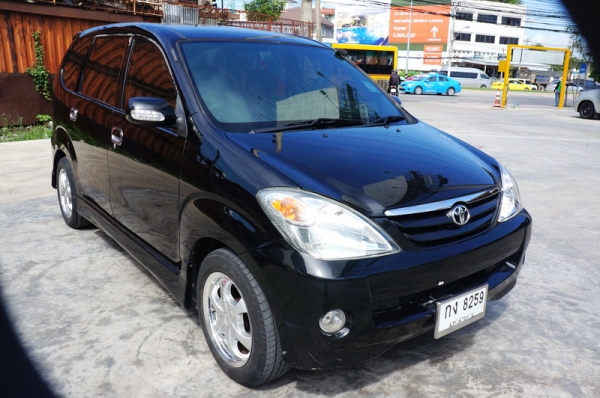 TOYOTA AVANZA ปี 2005 AUTO เบาะหนัง ล้อ MAX เครื่องเสียง 1 ชุด เครื่อง ช่วงล่างดี แอร์เย็น สภาพเบาะสวย ภายในสะอาด รถพร้อมใช้งาน จัดไฟแนนได้