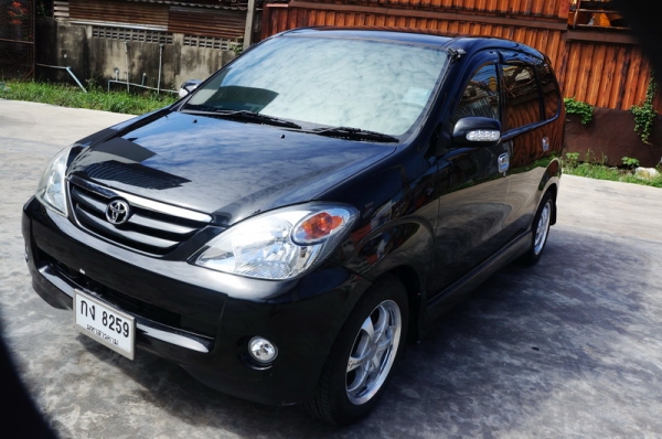 TOYOTA AVANZA ปี 2005 AUTO เบาะหนัง ล้อ MAX เครื่องเสียง 1 ชุด เครื่อง ช่วงล่างดี แอร์เย็น สภาพเบาะสวย ภายในสะอาด รถพร้อมใช้งาน จัดไฟแนนได้