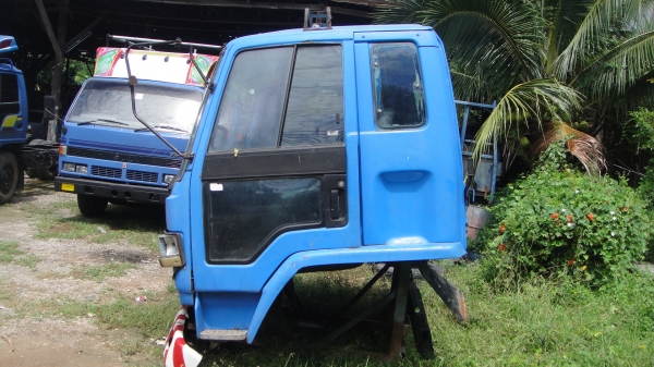 หัวรถ ISUZU ROCKY เดิมๆบางๆ ไม่ผุ ขาดีดหน้า ขาหลัง ของครบ ยกใส่รถวิ่งได้เลย
