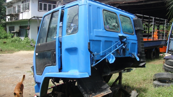 หัวรถ ISUZU ROCKY เดิมๆบางๆ ไม่ผุ ขาดีดหน้า ขาหลัง ของครบ ยกใส่รถวิ่งได้เลย