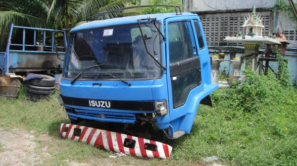 หัวรถ ISUZU ROCKY เดิมๆบางๆ ไม่ผุ ขาดีดหน้า ขาหลัง ของครบ ยกใส่รถวิ่งได้เลย