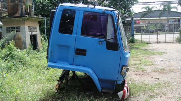 หัวรถ ISUZU ROCKY เดิมๆบางๆ ไม่ผุ ขาดีดหน้า ขาหลัง ของครบ ยกใส่รถวิ่งได้เลย