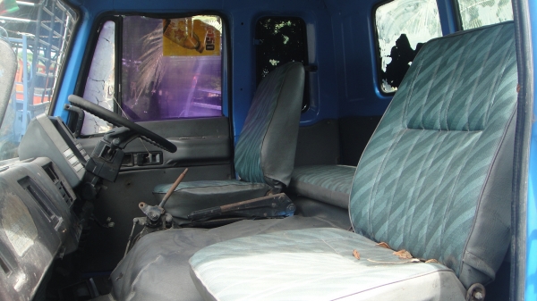 หัวรถ ISUZU ROCKY เดิมๆบางๆ ไม่ผุ ขาดีดหน้า ขาหลัง ของครบ ยกใส่รถวิ่งได้เลย หัวรถ ISUZU ROCKY เดิมๆบางๆ ไม่ผุ ขาดีดหน้า ขาหลัง ของครบ ยกใส่รถวิ่งได้เลย