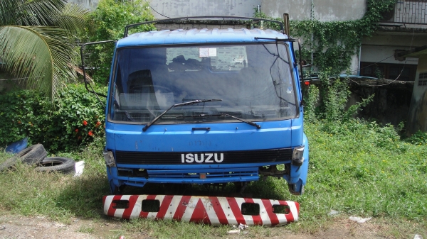 หัวรถ ISUZU ROCKY เดิมๆบางๆ ไม่ผุ ขาดีดหน้า ขาหลัง ของครบ ยกใส่รถวิ่งได้เลย หัวรถ ISUZU ROCKY เดิมๆบางๆ ไม่ผุ ขาดีดหน้า ขาหลัง ของครบ ยกใส่รถวิ่งได้เลย