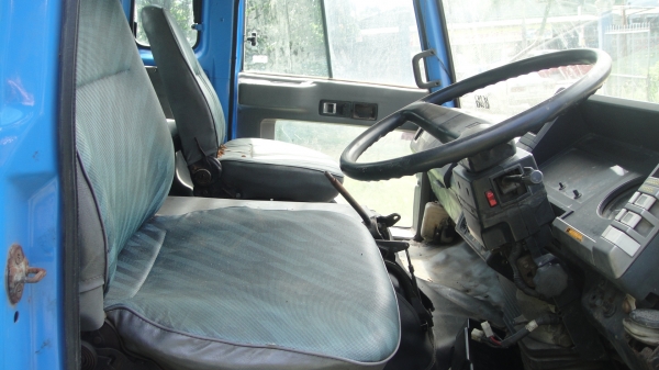 หัวรถ ISUZU ROCKY เดิมๆบางๆ ไม่ผุ ขาดีดหน้า ขาหลัง ของครบ ยกใส่รถวิ่งได้เลย หัวรถ ISUZU ROCKY เดิมๆบางๆ ไม่ผุ ขาดีดหน้า ขาหลัง ของครบ ยกใส่รถวิ่งได้เลย