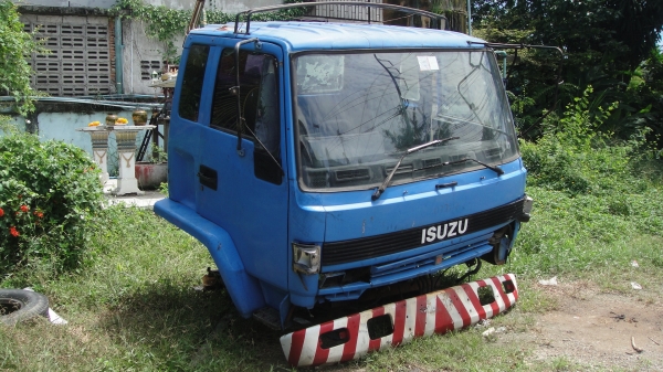 หัวรถ ISUZU ROCKY เดิมๆบางๆ ไม่ผุ ขาดีดหน้า ขาหลัง ของครบ ยกใส่รถวิ่งได้เลย หัวรถ ISUZU ROCKY เดิมๆบางๆ ไม่ผุ ขาดีดหน้า ขาหลัง ของครบ ยกใส่รถวิ่งได้เลย