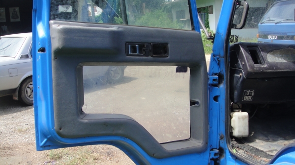 หัวรถ ISUZU ROCKY เดิมๆบางๆ ไม่ผุ ขาดีดหน้า ขาหลัง ของครบ ยกใส่รถวิ่งได้เลย หัวรถ ISUZU ROCKY เดิมๆบางๆ ไม่ผุ ขาดีดหน้า ขาหลัง ของครบ ยกใส่รถวิ่งได้เลย