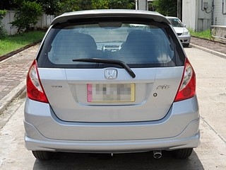 HONDA JAZZ 1.5 V-TEC ปี 2004จัดไฟแนนซ์ ดาวน์ 8000 T.086-5279533