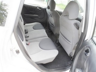 HONDA JAZZ 1.5 V-TEC ปี 2004จัดไฟแนนซ์ ดาวน์ 8000 T.086-5279533