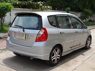 HONDA JAZZ 1.5 V-TEC ปี 2004จัดไฟแนนซ์ ดาวน์ 8000 T.086-5279533