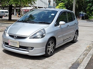 HONDA JAZZ 1.5 V-TEC ปี 2004จัดไฟแนนซ์ ดาวน์ 8000 T.086-5279533