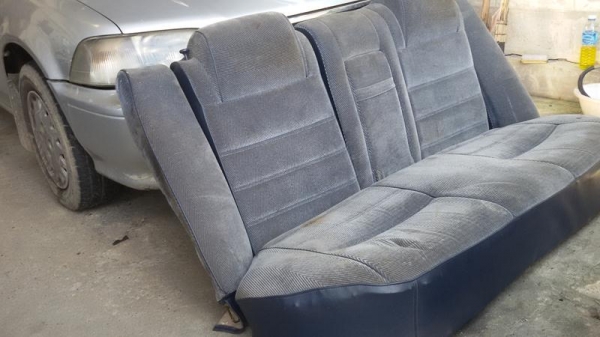 เบาะรถยต์ กำมะหยี่ สภาพสวย ครบชุด  เฉพาะคู่หน้า = 2500 บาท ทั้งชุด = 3500 บาท