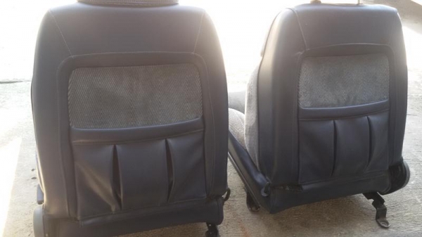 เบาะรถยต์ กำมะหยี่ สภาพสวย ครบชุด  เฉพาะคู่หน้า = 2500 บาท ทั้งชุด = 3500 บาท