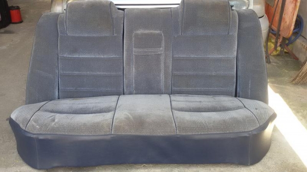เบาะรถยต์ กำมะหยี่ สภาพสวย ครบชุด  เฉพาะคู่หน้า = 2500 บาท ทั้งชุด = 3500 บาท