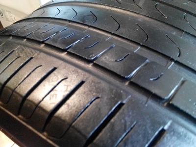 ยาง Pirelli 245/45/17 ปี10