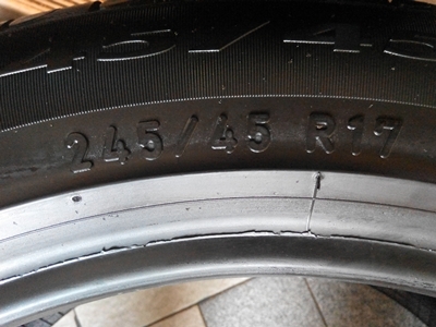 ยาง Pirelli 245/45/17 ปี10