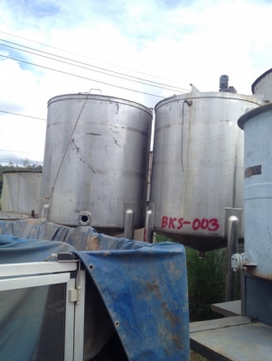 ขายถังสแตนเลสขนาด 5,000 ลิตร พร้อมใบกวน สภาพพร้อมใช้งาน สวยมากครับเหลือเพียง 1 ใบเท่านั้น