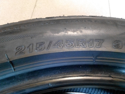 ยาง Bridgestone 215/45/17 ปี12