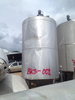 ขายถังสแตนเลสหุ้มฉนวนกันความร้อนขนาด 5000 ลิตร มีใบกวน พร้อมใช้งาน