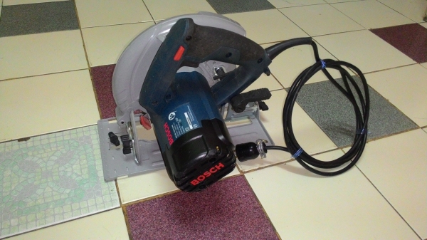 ขายเลื่อยวงเดือนไฟฟ้าขนาดใส่ใบ7นิ้วยี่ห้อBoschรุ่นGSK190(1,400วัตต์)สภาพดีมากๆเกิน90\%ครับ