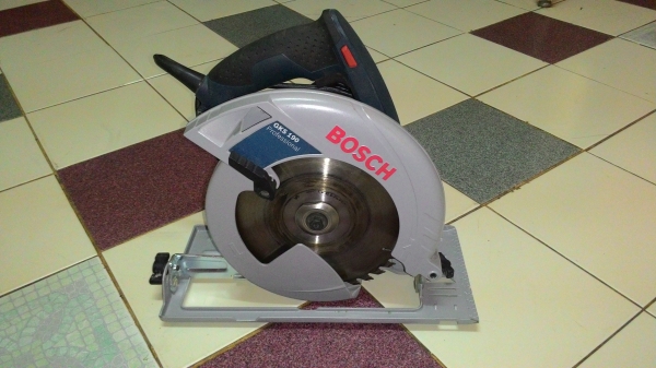 ขายเลื่อยวงเดือนไฟฟ้าขนาดใส่ใบ7นิ้วยี่ห้อBoschรุ่นGSK190(1,400วัตต์)สภาพดีมากๆเกิน90\%ครับ