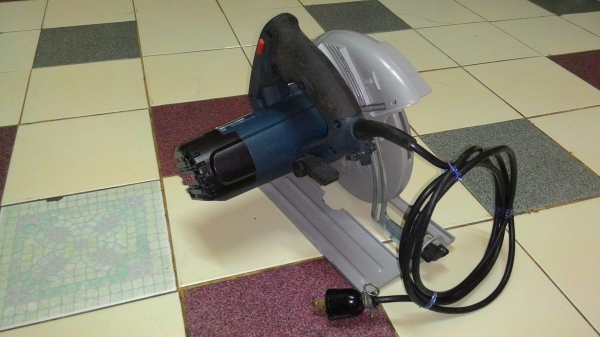 ขายเลื่อยวงเดือนไฟฟ้าขนาดใส่ใบ7นิ้วยี่ห้อBoschรุ่นGSK190(1,400วัตต์)สภาพดีมากๆเกิน90\%ครับ