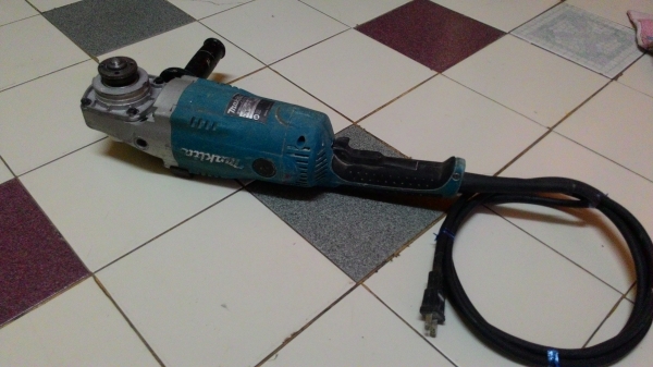 ขายหินเจียยี่ห้อMakitaรุ่นGA7020(2,200W)ขนาดใส่ใบ7นิ้วสภาพดีมากๆครับ