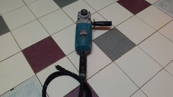 ขายหินเจียยี่ห้อMakitaรุ่นGA7020(2,200W)ขนาดใส่ใบ7นิ้วสภาพดีมากๆครับ