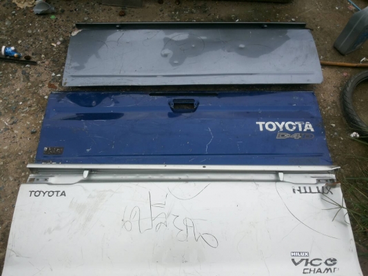 ขายแผงข้างกระบะ ด้านขวา วีโก้ Prerunner 4 ประตู มีรูคิ้ว