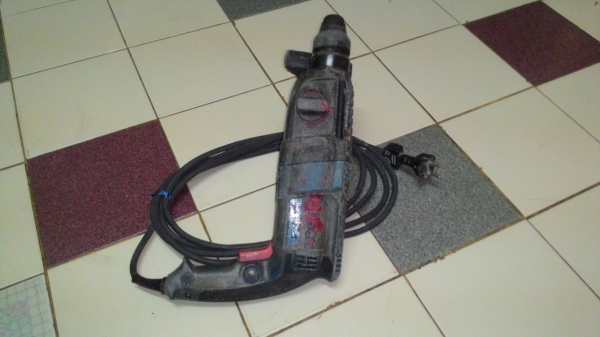 ขายสว่านไฟฟ้าระบบโรตารี3ระบบยี่ห้อBoschรุ่นGBH2-26DEของแท้สภาพเดิมๆพร้อมใช้งานครับ