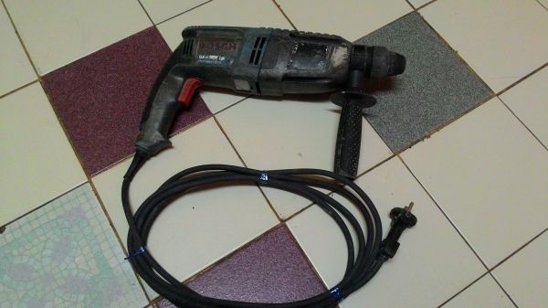 ขายสว่านไฟฟ้าระบบโรตารี3ระบบยี่ห้อBoschรุ่นGBH2-26DEของแท้สภาพเดิมๆพร้อมใช้งานครับ