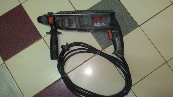 ขายสว่านไฟฟ้าระบบโรตารี3ระบบยี่ห้อBoschรุ่นGBH2-26DEของแท้สภาพเดิมๆพร้อมใช้งานครับ