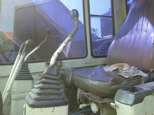 KOMATSU-pc100-5 ไฟตัด แอร์เย็น เครื่องดี ช่วงล่างแน่นเอวไม่หลวมใบแทรคครบ