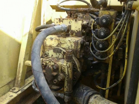 KOMATSU-pc100-5 ไฟตัด แอร์เย็น เครื่องดี ช่วงล่างแน่นเอวไม่หลวมใบแทรคครบ