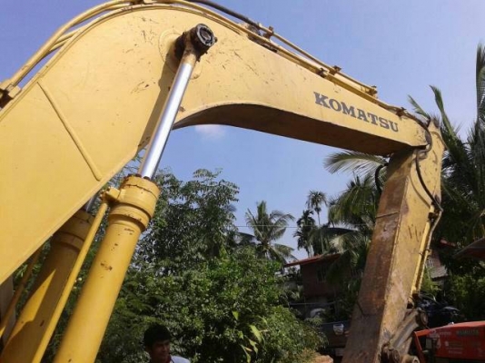KOMATSU-pc100-5 ไฟตัด แอร์เย็น เครื่องดี ช่วงล่างแน่นเอวไม่หลวมใบแทรคครบ