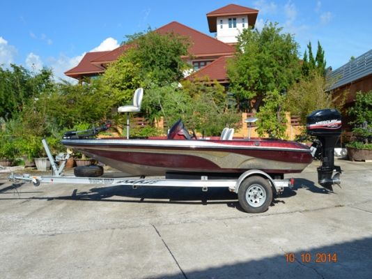 Nitro NX882 yr2000 w/Mercury 150hp หรือ ไม่เอาเครื่อง