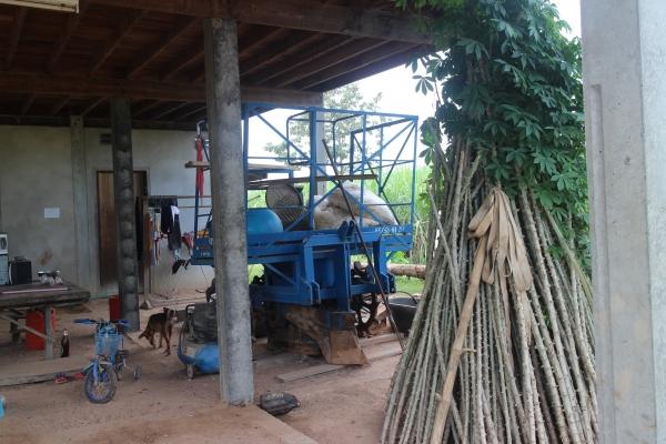 มาไวไปเร็วอีกแล้วครับท่าน ไปนราธิวาส อาด ลาด แล้ว ครับท่าน เครื่องปลูกอ้อย สวยกริบกว่าเดิม สำหรับท่านที่พลาดโอกาศใน ล๊อตแรกใกล้ฤดูปลูกเข้ามาทุกขณะแล้ว หาอยู่ไม่ผิดหวังแน่นอน